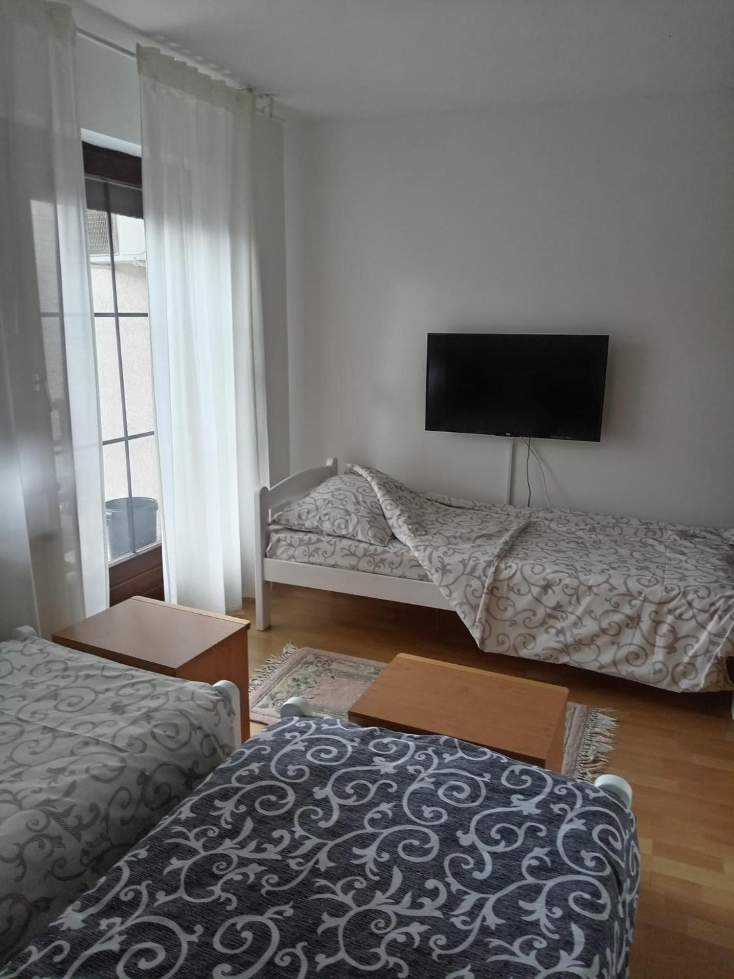 Tri Sesira Ljubovija Hotell Eksteriør bilde