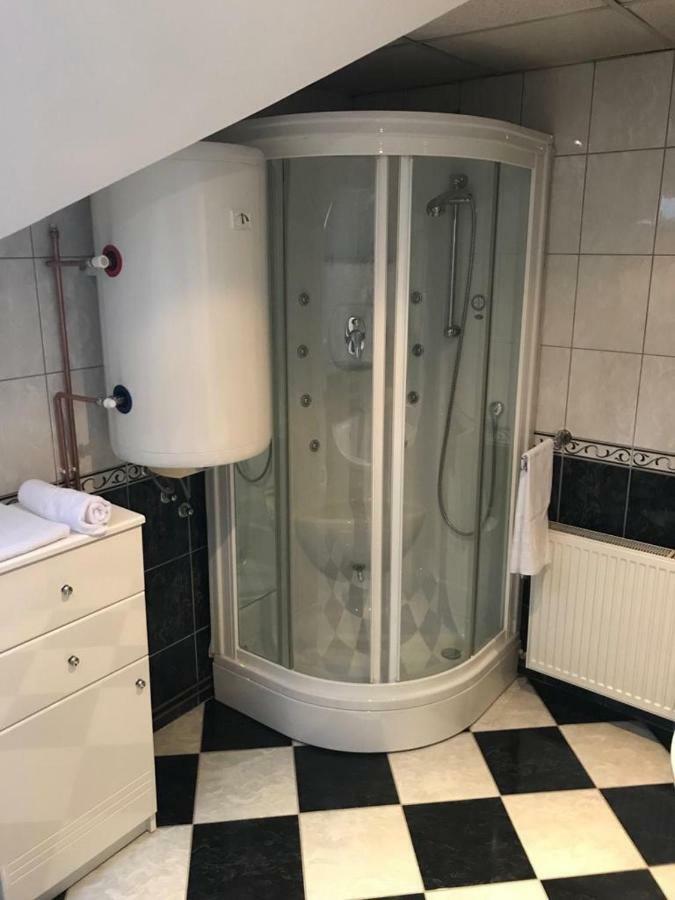 Tri Sesira Ljubovija Hotell Eksteriør bilde