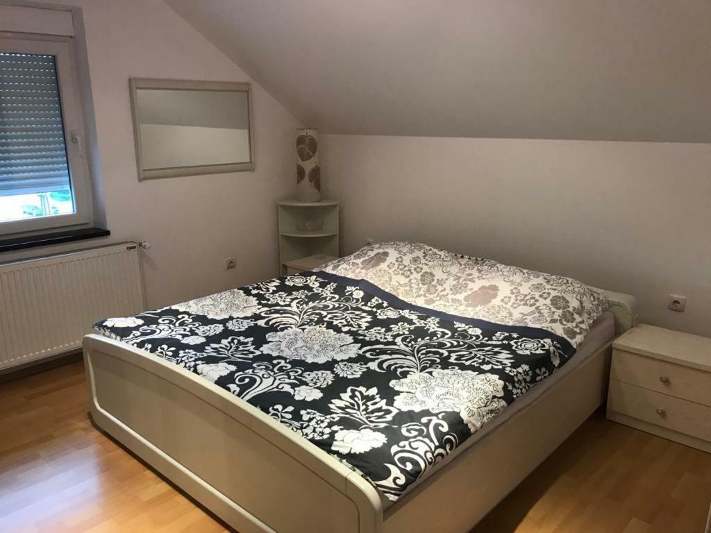 Tri Sesira Ljubovija Hotell Eksteriør bilde