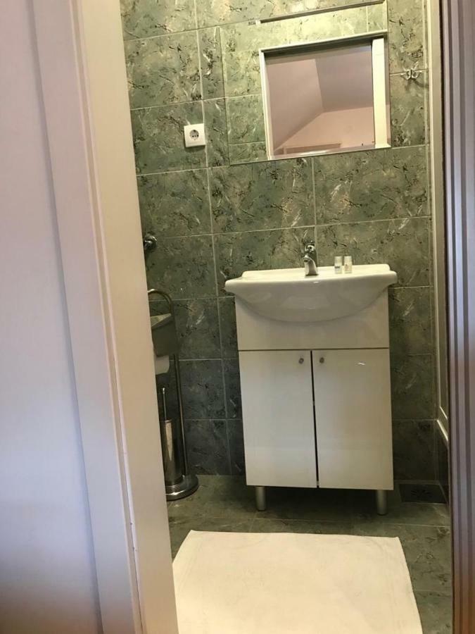Tri Sesira Ljubovija Hotell Eksteriør bilde