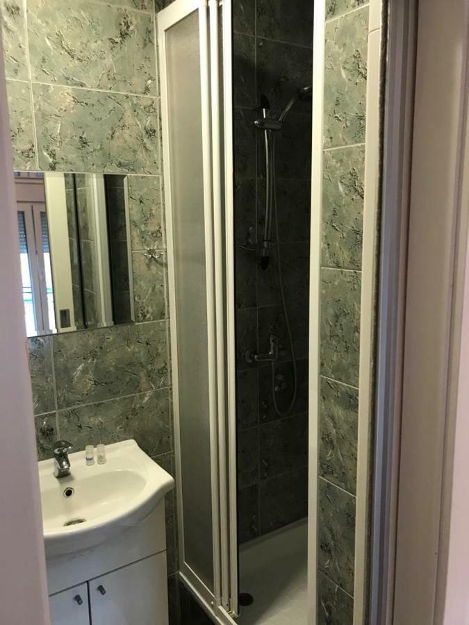 Tri Sesira Ljubovija Hotell Eksteriør bilde