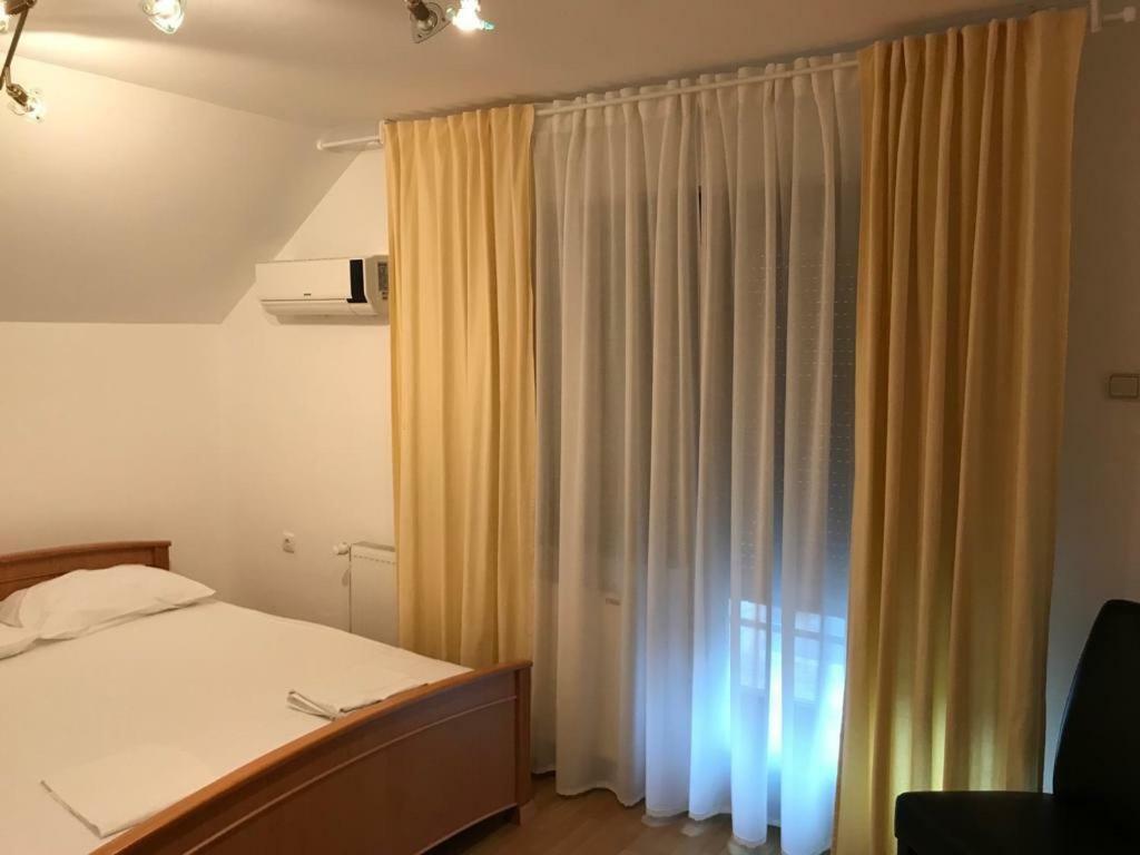 Tri Sesira Ljubovija Hotell Eksteriør bilde