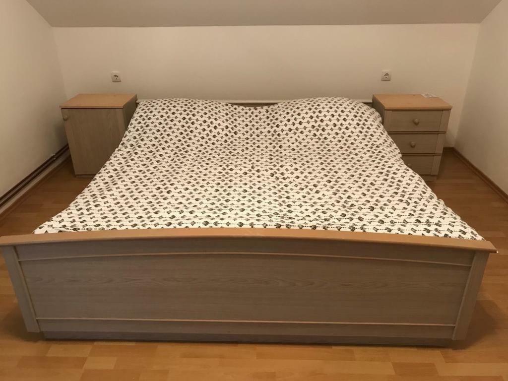 Tri Sesira Ljubovija Hotell Eksteriør bilde