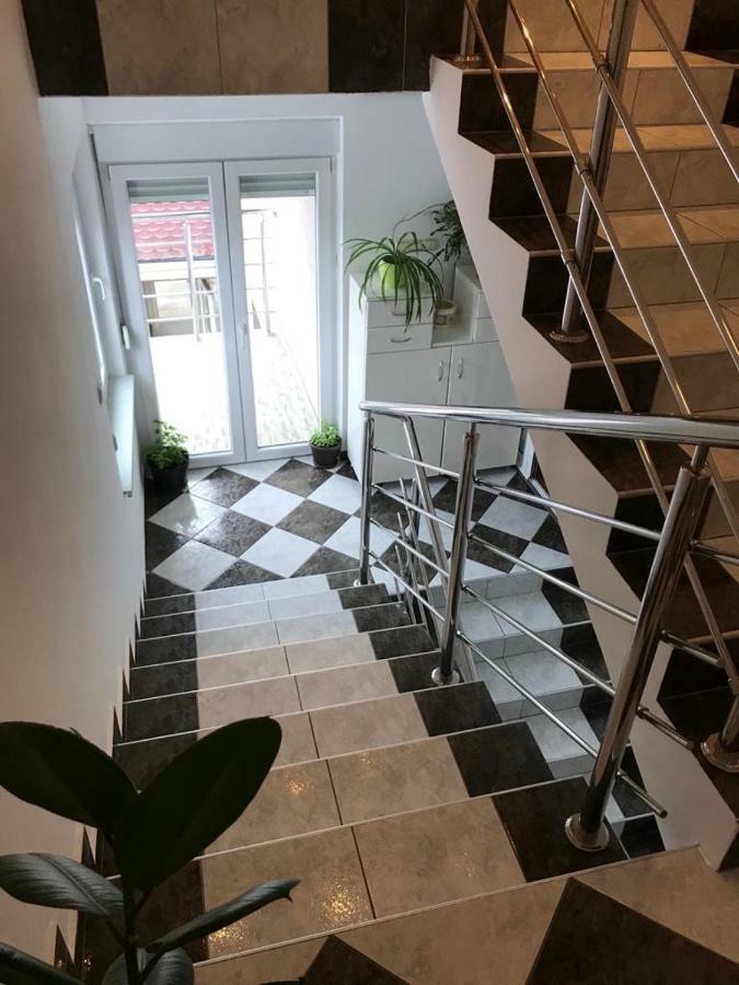 Tri Sesira Ljubovija Hotell Eksteriør bilde